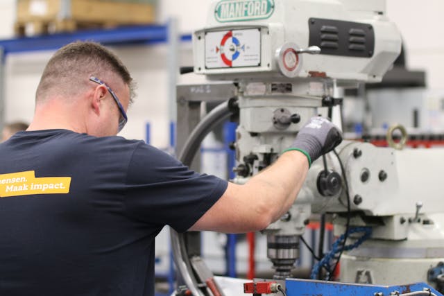 CNC Machine Operator – Lyon, France | €18/hour | Full-Time