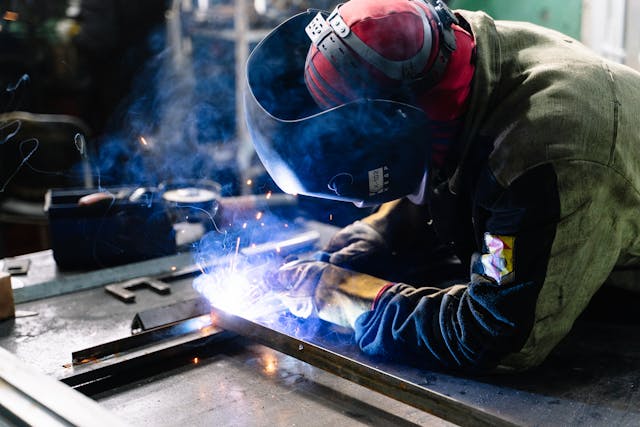 Welder – Cork, Ireland | €17/hour | Full-Time Industrial Pos…