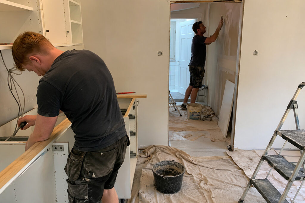 Kitchen Fitters, Joiners, Carpenters, Tilers, Plasterers, Pa…